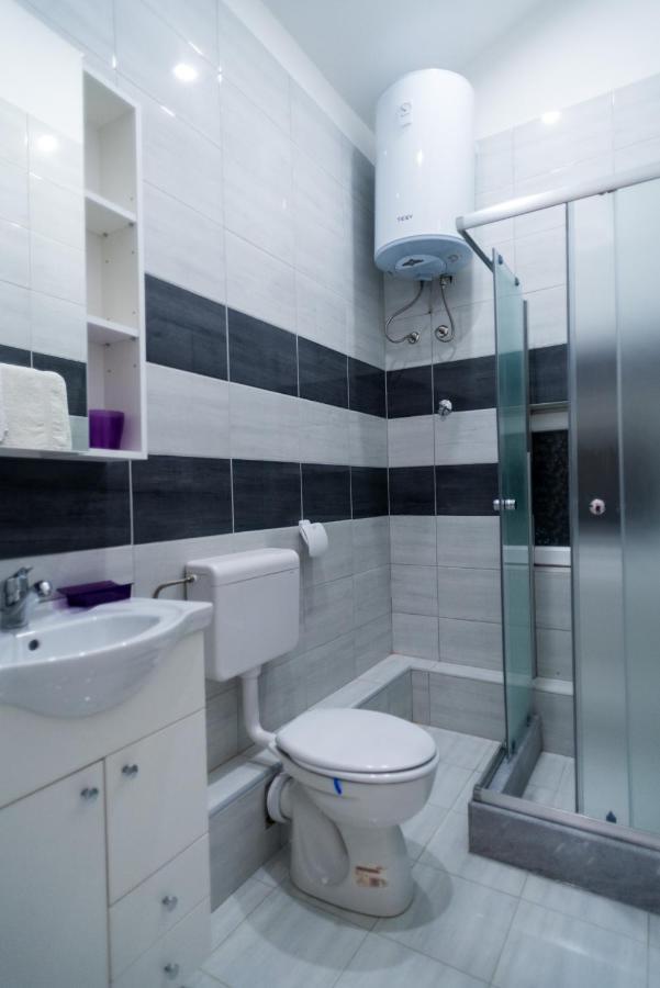 Purple Rooms モスタル エクステリア 写真